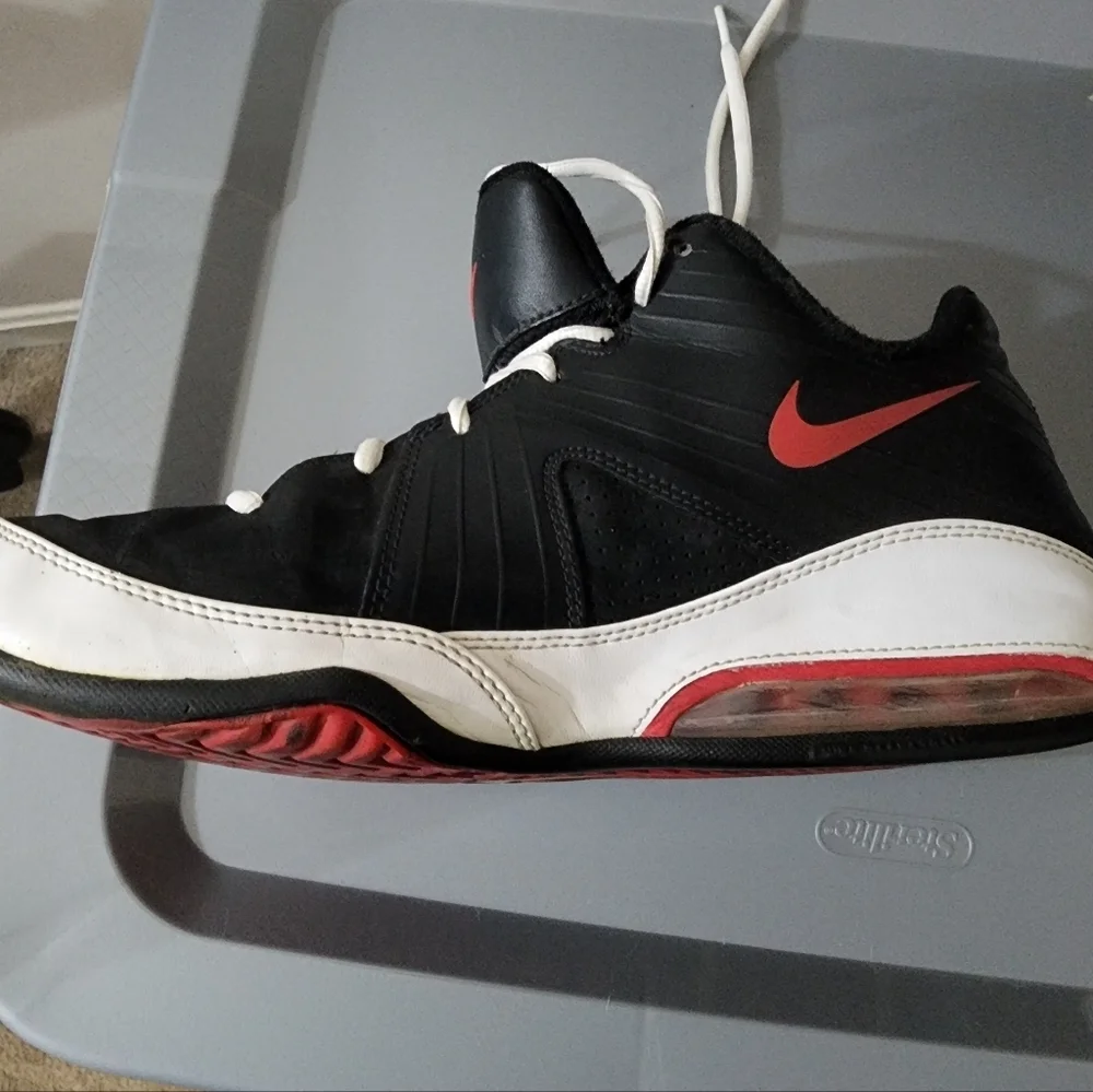 USED MENS NIKE MAXAIR SNEAKERS